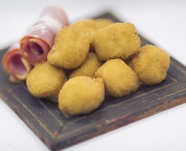 ¿Con que acompañar una croquetas como plato principal?